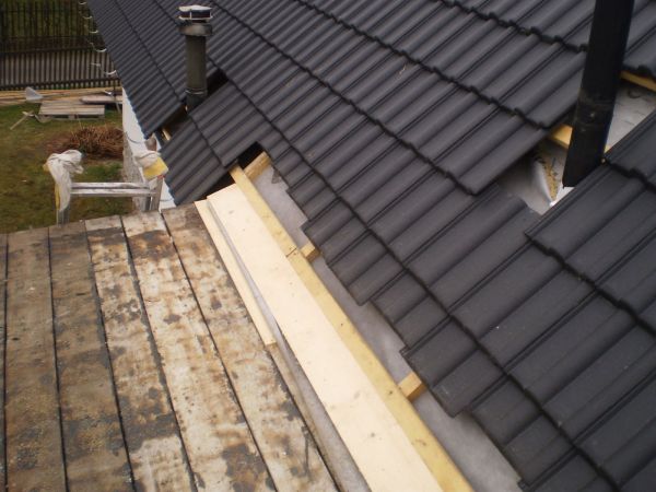 Rekonstrukce střechy včetně zateplení – fotka 1